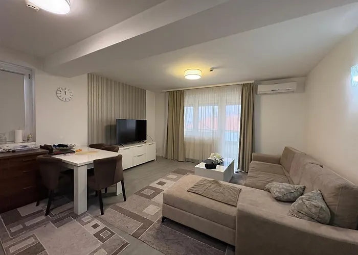 Panamera Of Ilidza Two-bedroom דירה *